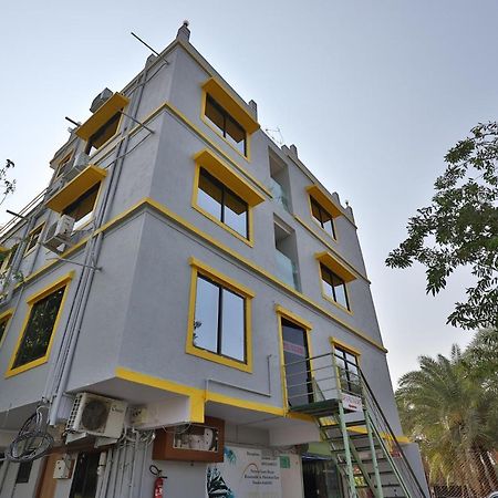 Oyo 24833 Hotel Silver Даман Экстерьер фото
